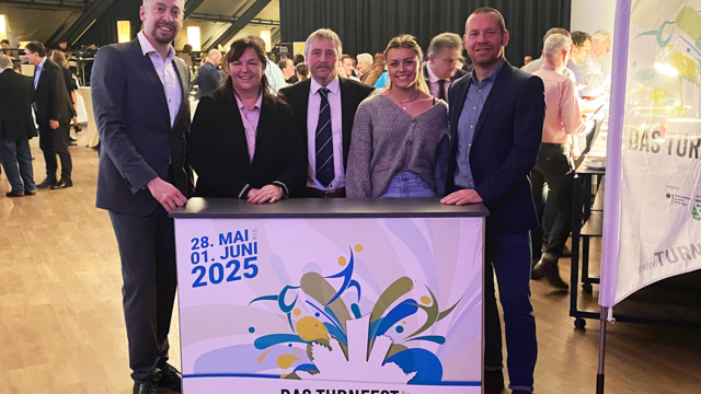 von links: Stefan Schedler (Amt für Sport, Stadt Leipzig), Kati Brenner (Turnfest Geschäftsführerin), Erik Seidel (Präsident Sächsischer Turnverband), Emma Malewski (Turn-Europameisterin) und Robert Mayer (Amt für Sport, Stadt Leipzig); Bild: DTB zur redaktionellen Verwendung freigegeben 